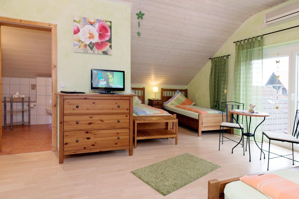 Gaestehaus Hauser Руст Екстериор снимка